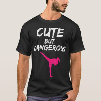 かわいいけど危険な面白い空手女子武道 Tシャツ
