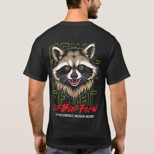 かわいいけど野生のアライグマの内向的なユーモア Tシャツ (裏面)