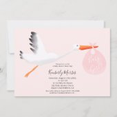 かわいいこうのとりのピンクのバッグのイラストレーションの女の赤ちゃんのシャワー 招待状 (正面)