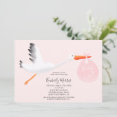かわいいこうのとりのピンクのバッグのイラストレーションの女の赤ちゃんのシャワー 招待状 (スタンド正面)