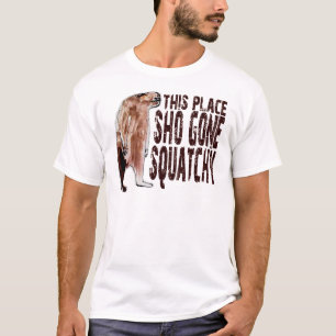 かわいいこの場所SHOによって行くSQUATCHYビッグフットのギア Tシャツ