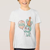 かわいいちびうさぎのキャラクターが2026年の風船を持っている トライブレンドTシャツ (正面)