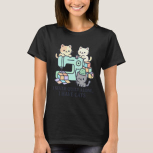 かわいいちび猫のキルティングミシン Tシャツ