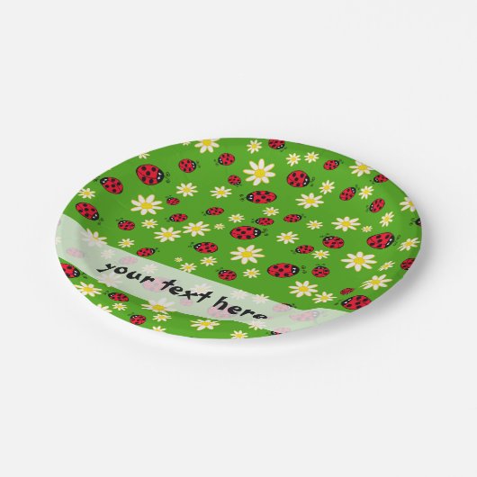 かわいいてんとう虫およびデイジーの花模様の緑 ペーパープレート (アングル)