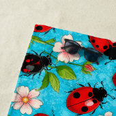 🌼 かわいいてんとう虫と花の自然な模様 🐞 ビーチタオル (インサイチュ)