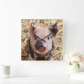 かわいいのかわいく愛らしい農場のベビーのコブタのブタ動物 スクエア壁時計 (ホーム)