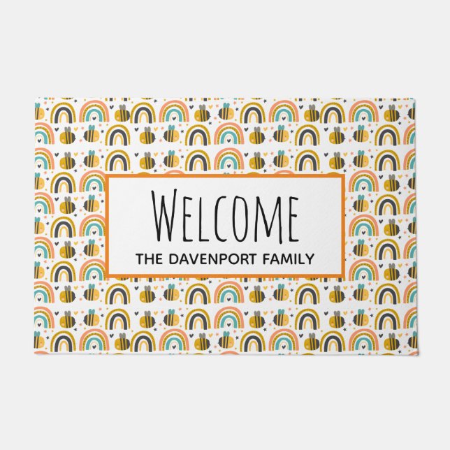 かわいいのまわりにと虹のパターンへようこそ ドアマット (正面)