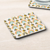 かわいいのまわりにと虹のパターン コースター (左側)