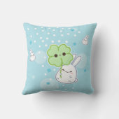 かわいいのクローバーが付いているかわいく白いバニー クッション (裏面)