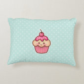 かわいいのピンクのカップケーキおよびかわいく真新しく青い水玉模様 アクセントクッション (裏面)