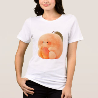 かわいいふわふわのピーチスプライトが小さなピーチの女性を抱っこ トライブレンドTシャツ