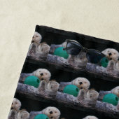 かわいいよくはしゃぐカワウソの柄 ビーチタオル (インサイチュ)