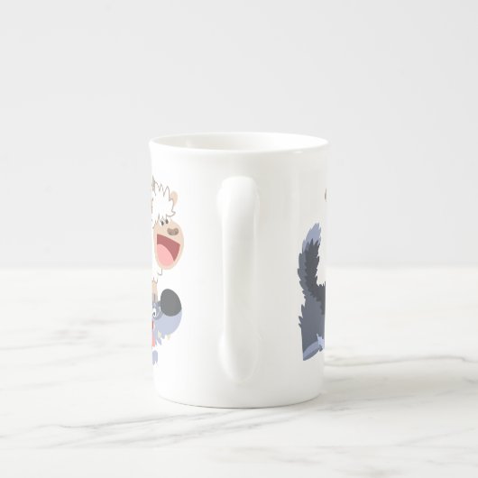 かわいいよくはしゃぐマンガの羊と狼の骨中国マグカップ ボーンチャイナマグカップ (裏面)