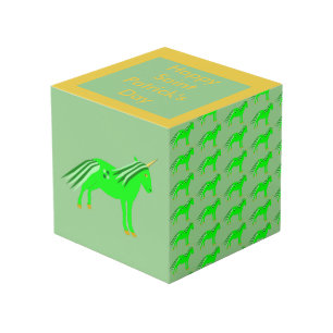 かわいいアイリッシュグリーンと金ゴールドユニコーンカスタム フォトキューブ