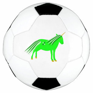 かわいいアイリッシュグリーンと金ゴールドユニコーン サッカーボール