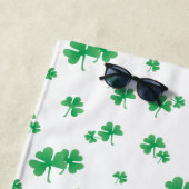 かわいいアイリッシュシャムロックパターン ビーチタオル (インサイチュ)