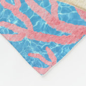 かわいいアクソロツが海で泳ぐ フリースブランケット (角)