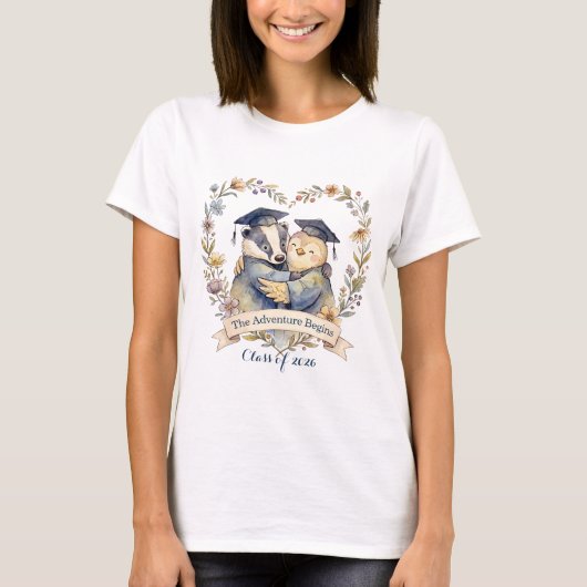 かわいいアナグマとペンギンの卒業ハグ オリジナルデザイン Tシャツ (正面)