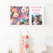 かわいいアニメガールローラースケートで滑る誕生日パーティー 横断幕 (インサイチュ)