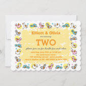 かわいいアヒルちゃんの男の子の女の子は共同誕生会を結び付けます 招待状 (正面)