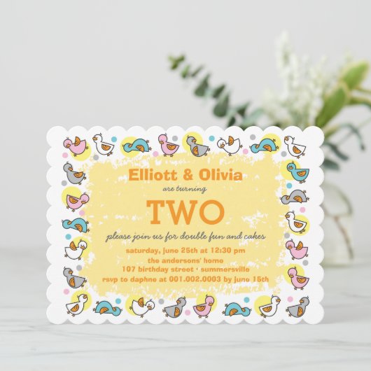 かわいいアヒルちゃんの男の子の女の子は共同誕生会を結び付けます 招待状 (スタンド正面)