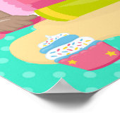 かわいいアフリカンアメリカン・ガールベーキング誕生日 ポスター (角)