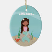 かわいいアフリカ系アメリカ人の小さい人魚の女の子のオーナメント セラミックオーナメント (右)