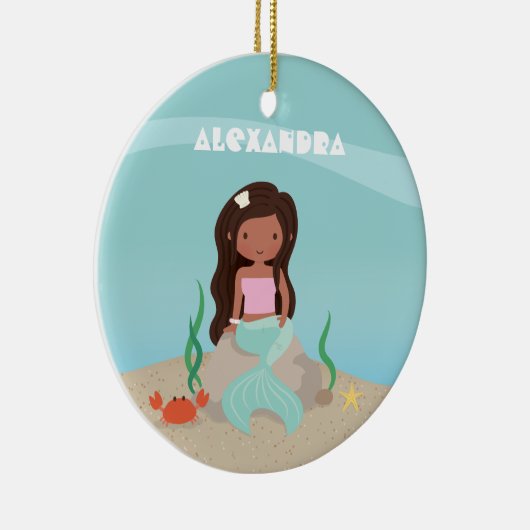 かわいいアフリカ系アメリカ人の小さい人魚の女の子のオーナメント セラミックオーナメント (右)