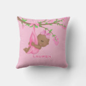 かわいいアフリカ系アメリカ人の赤ちゃんの女の子ピンクのパーソナライズド クッション (裏面)