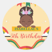 かわいいアフロユニコーンアフリカ系アメリカ人の女の子誕生日 ラウンドシール (正面)