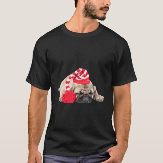 かわいいアプリコット色のパグの仔犬サンタ帽子画像寝るクリスマス Tシャツ (正面)