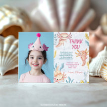 かわいいアホロトルピンクの女の子の誕生日写真