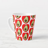 かわいいアボカドの漫画赤いハート カフェラテマグ (左アングル)