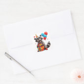 🎁 かわいいアライグマの誕生日パーティーとプレゼント スクエアシール (封筒)
