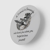 かわいいアライグマを愛する友人 ラウンド壁時計 (傾斜)