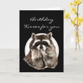 かわいいアライグマを持つ友人のために接吻されるおもしろいな誕生日 カード (黄色い花)
