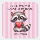 かわいいアライグマ保持中ハート スクエアシール (正面)