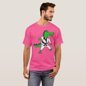 かわいいアリゲーターで空手をやること Tシャツ (正面フル)