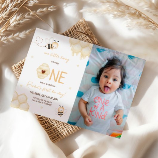 かわいいイエロービーハニー最初のミツバチの日の写真 招待状