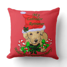 かわいいイエロー・ラブラドール・レトリーバー子犬のクリスマス