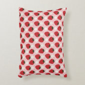 かわいいイチゴとデイジー アクセントクッション (正面(垂直))