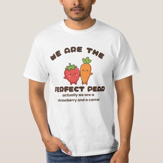 かわいいイチゴとニンジンのキャラクターデザイン Tシャツ (正面)