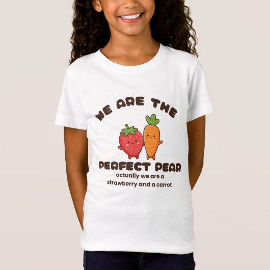 かわいいイチゴとニンジンのキャラクターデザイン Tシャツ (正面)