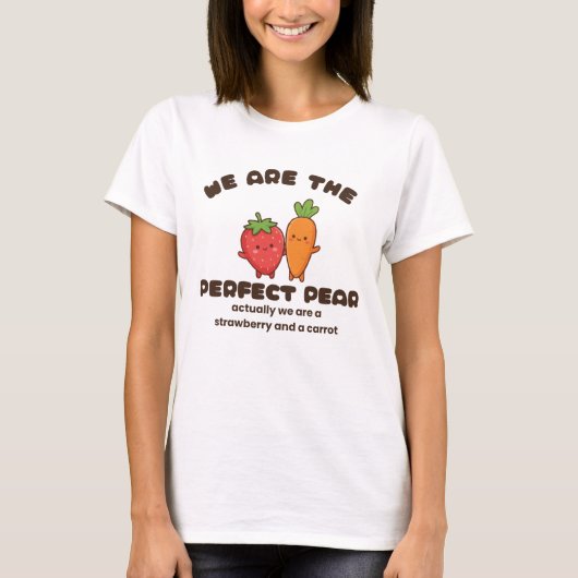 かわいいイチゴとニンジンのキャラクターデザイン Tシャツ (正面)