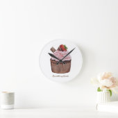 かわいいイチゴのカップケーキの水色 ラウンド壁時計 (ホーム)