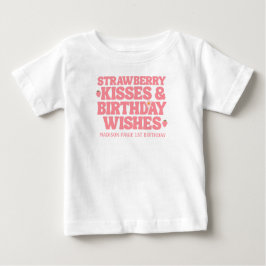 かわいいイチゴのキス誕生日ウィズピンクの女の子 ベビーTシャツ