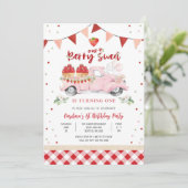 かわいいイチゴの誕生日招待状 招待状 (スタンド正面)