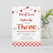 かわいいイチゴの誕生日招待状 招待状 (スタンド正面)