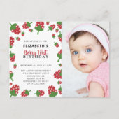 かわいいイチゴの1歳誕生日写真招待状テンプレート ポストカード (正面)