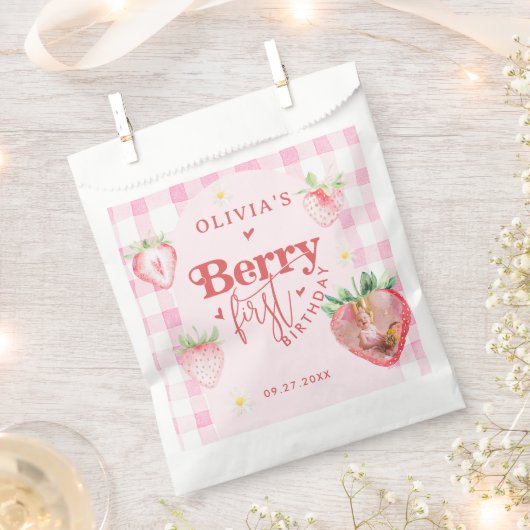 かわいいイチゴデイジーベリーファーストフォトブリッズデイ フェイバーバッグ (クリップ留めされた状態)